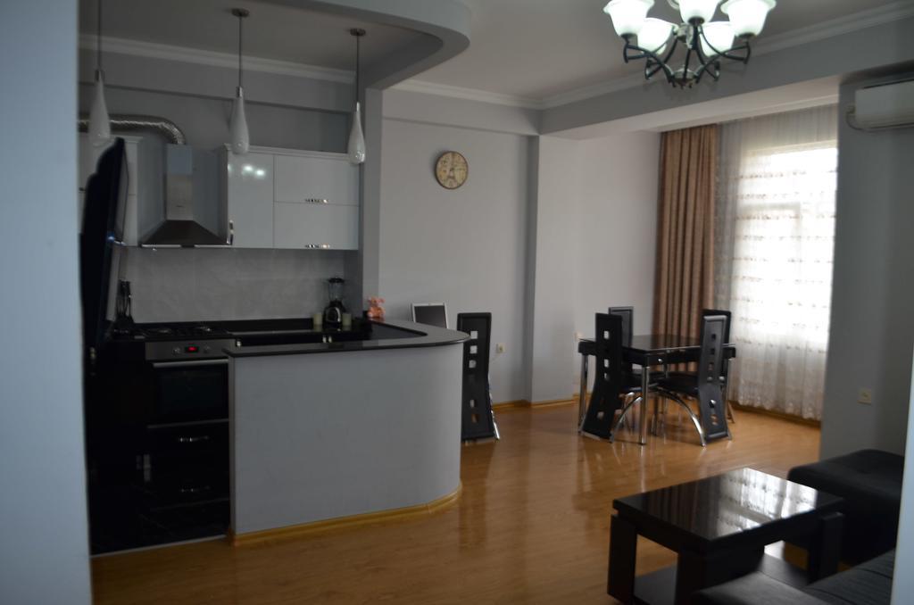 Apartment Like Home Batumi Habitación foto